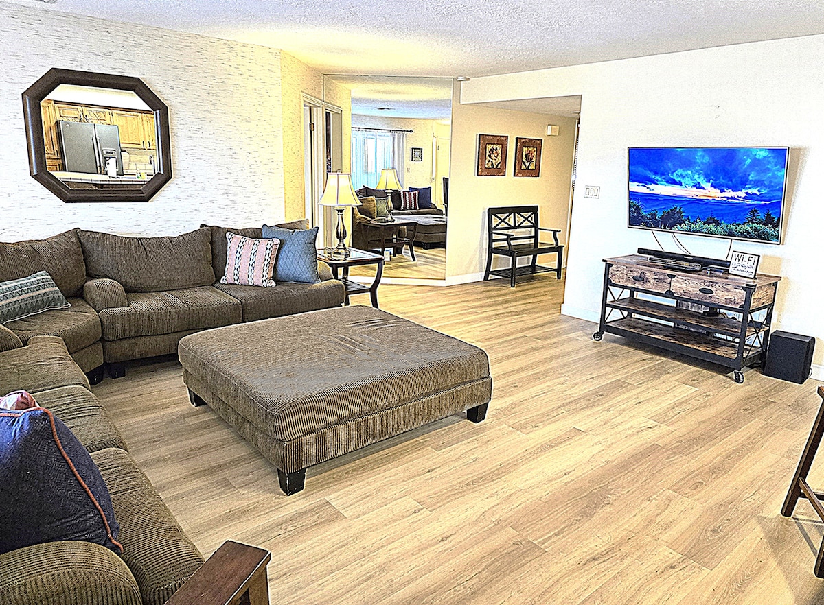 Las Palmas 104 - A 3-bedroom Las Palmas stay with Pine Valley in the frame.